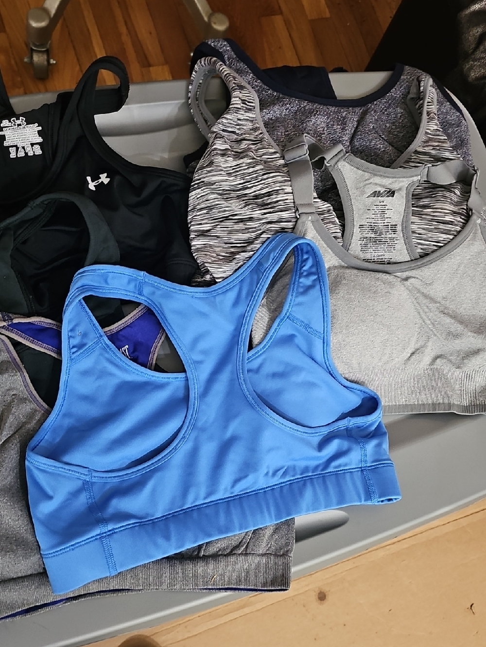 7 Work Out Crop Tops Nike,under Armour,everlast,avia,champion - Picture 6 of 13